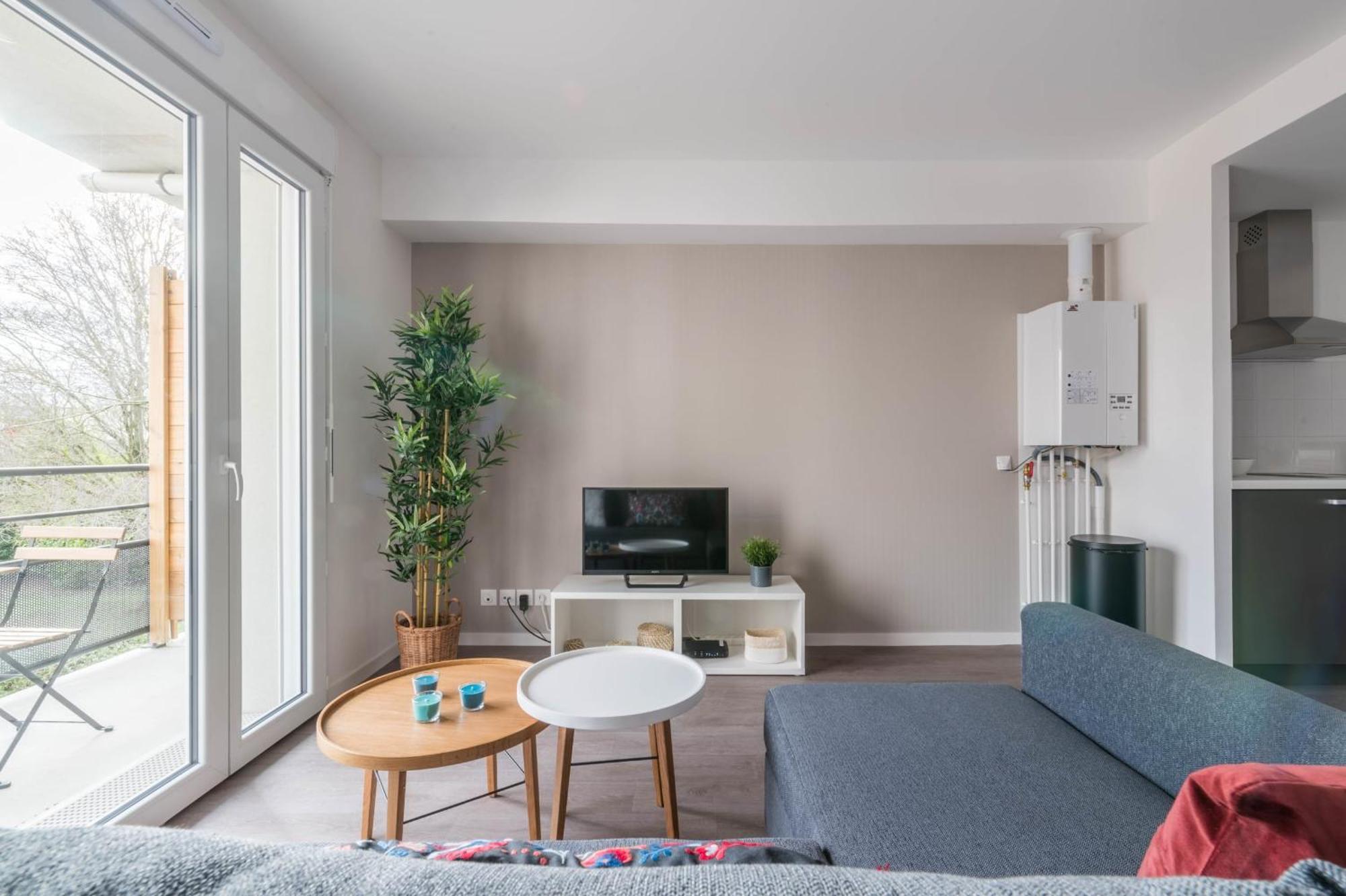THEO - Appartement proche gare,WIFI,arrivée 24 24 Le Mans Esterno foto