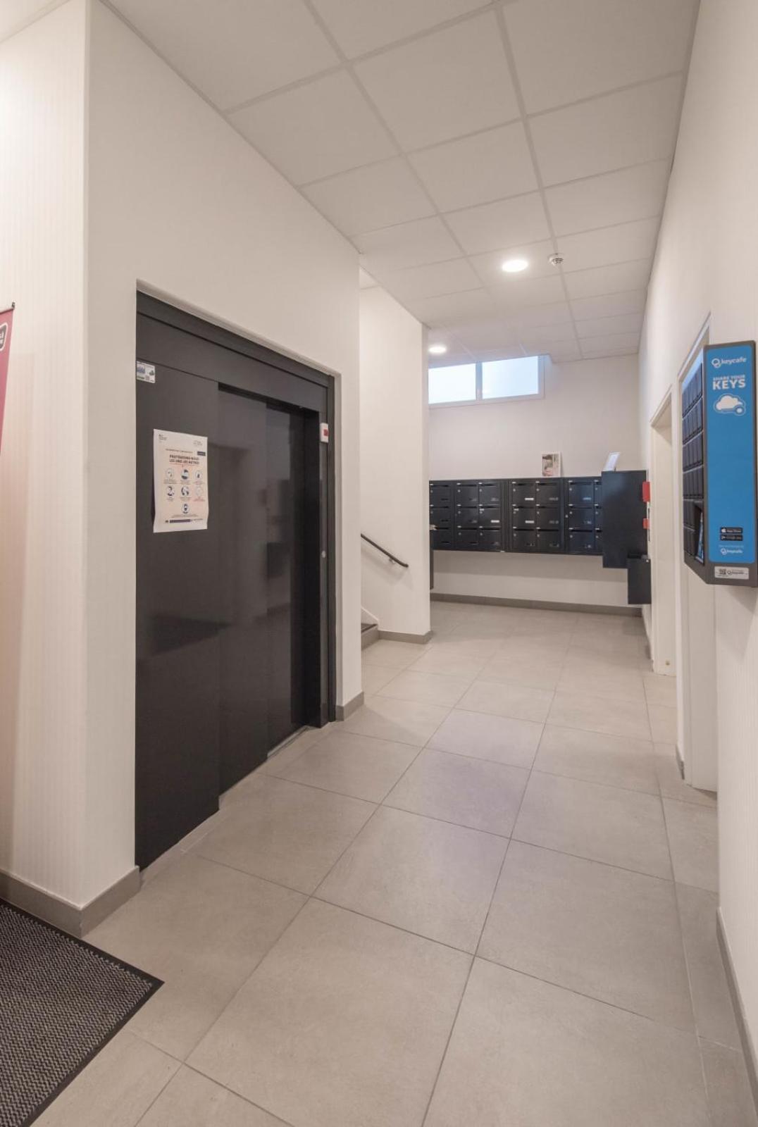 THEO - Appartement proche gare,WIFI,arrivée 24 24 Le Mans Esterno foto